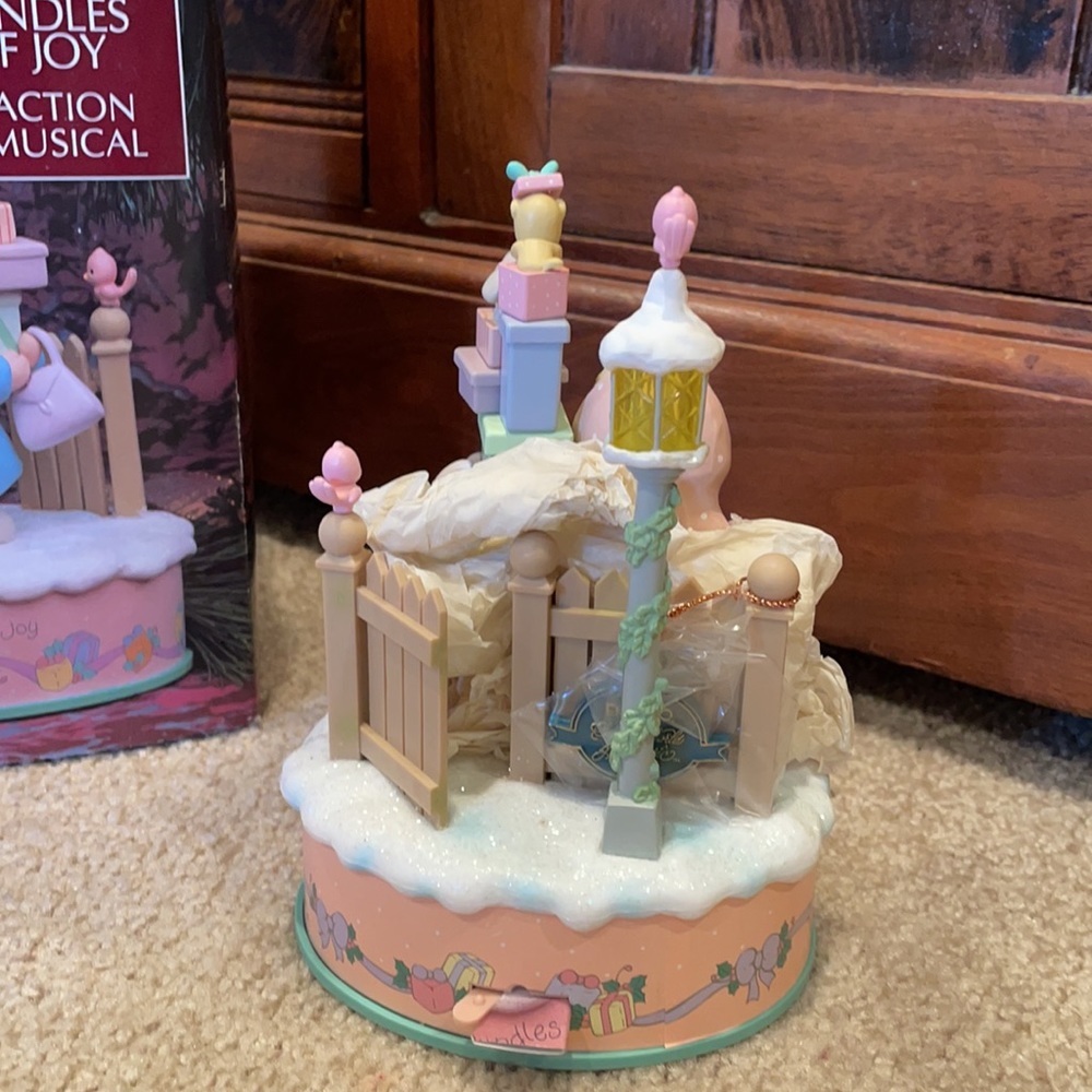 Precious Moments Bundles of Joy action musical figurine. NWT. - Picture 4 of 13